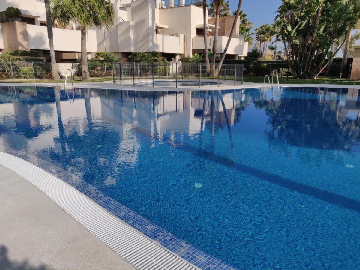 Bahia De La Plata Seafront Lägenhet Estepona Exteriör bild